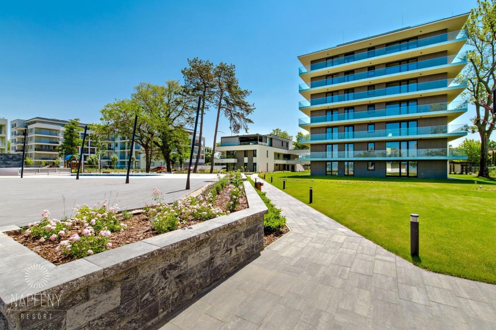 Clyde-Premium Lelle Waterfront Private Apartment Balatonlelle Dış mekan fotoğraf
